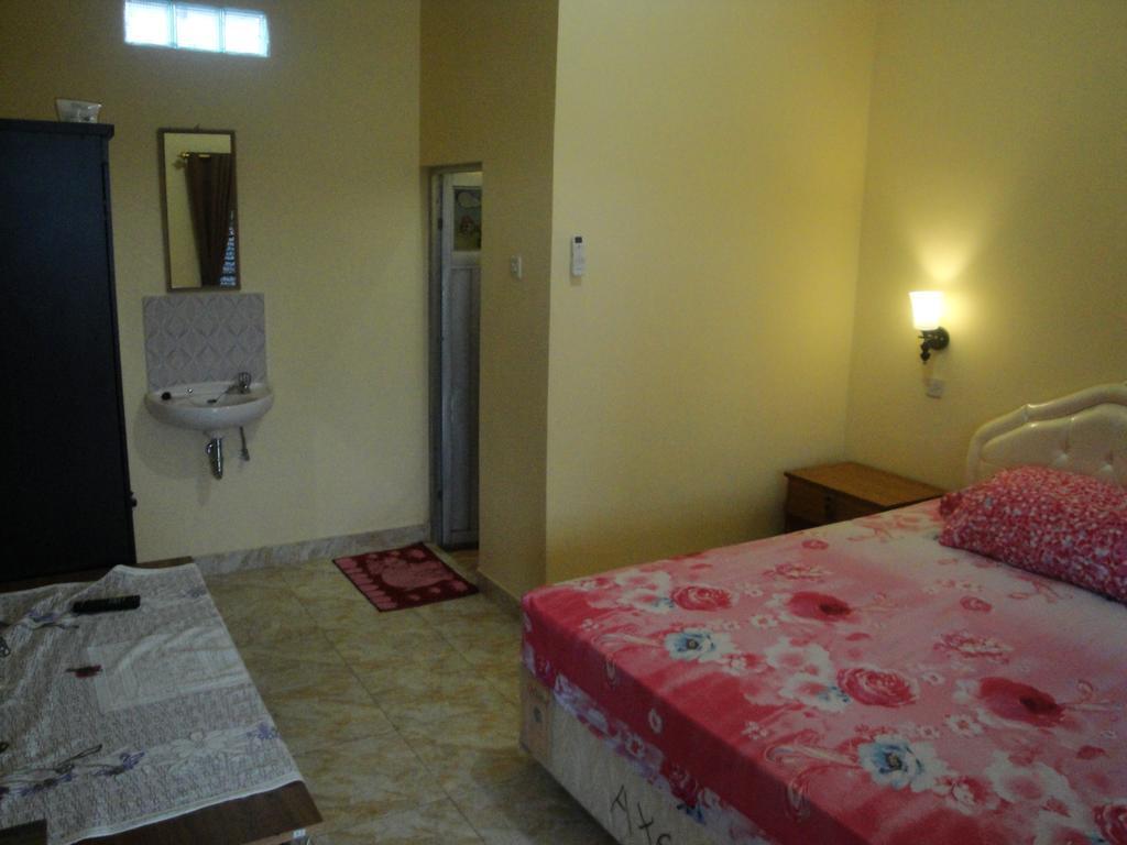 Puji Homestay Ματαράμ Εξωτερικό φωτογραφία