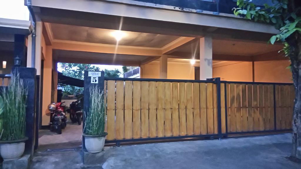 Puji Homestay Ματαράμ Εξωτερικό φωτογραφία